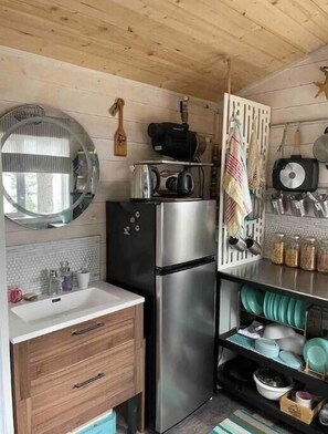Fridge, microwave, coffee/tea maker, electric kettle