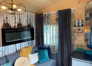 Smart TV, fireplace