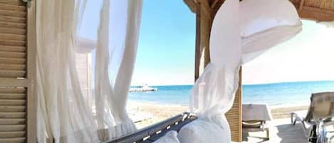 Sun-loungers, beach towels