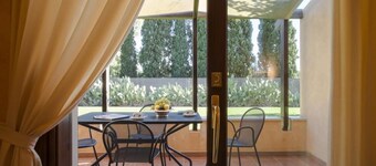 โรงแรมและอพาร์ตเมนต์รีสอร์ท Lantana ที่เงียบสงบสำหรับ 5 คน 1.5 กม. จากชายหาด