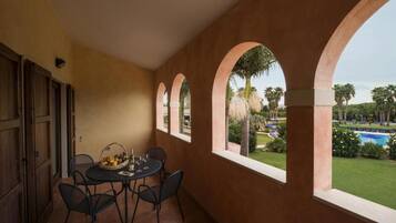 Apartment, 1 Bedroom, Smoking, Patio | Outdoor dining