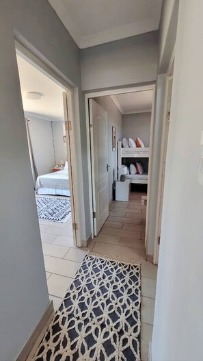 2 多间卧室、熨斗/熨衣板、旅行婴儿床、WiFi