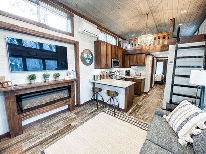 The Honeysuckle House - Tiny House, BIG Living!