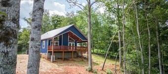 Peaceful/Hot Tub/Firepit/Minutes 2 Deep Creek and Town/Deck w/ Rockers