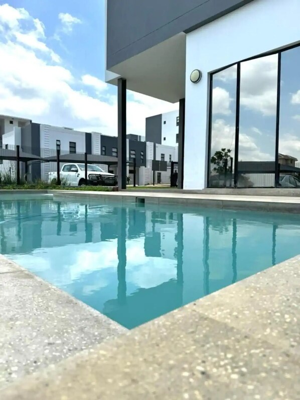 Pool - Flat in Midrand
(Midrand)