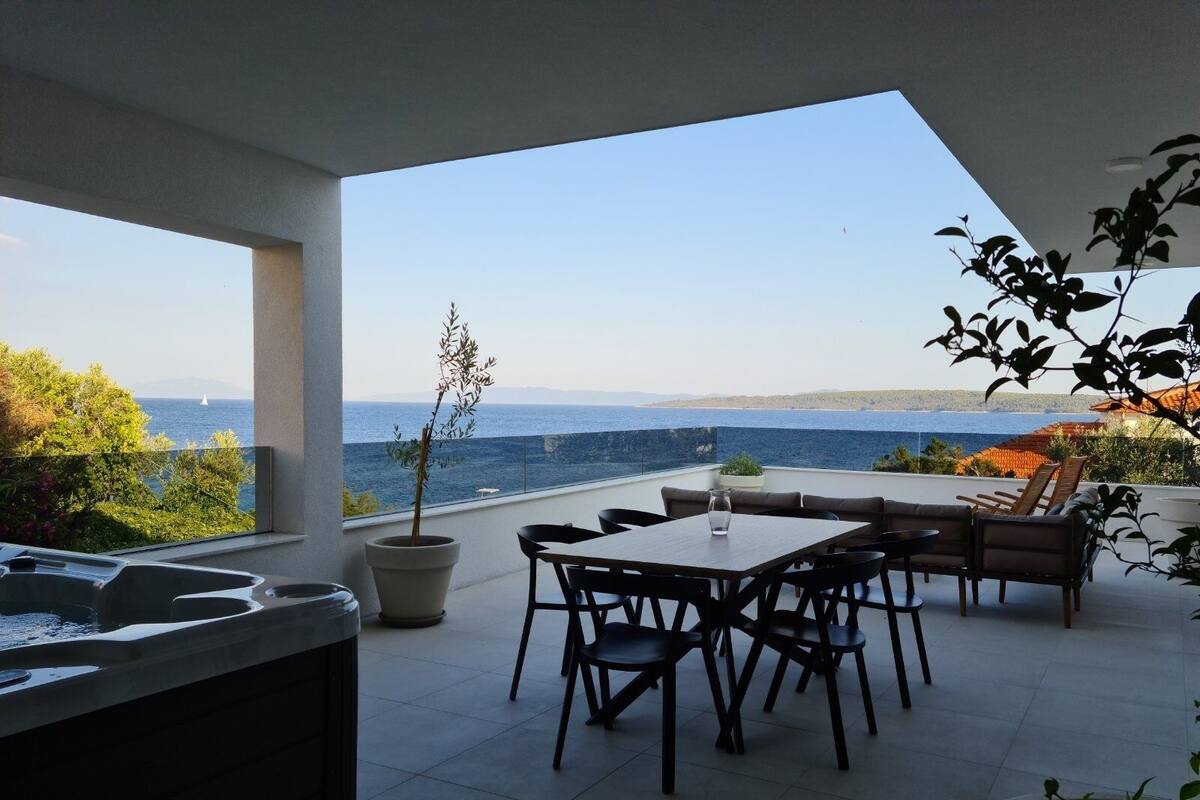 DONJI APT | Terrace/patio