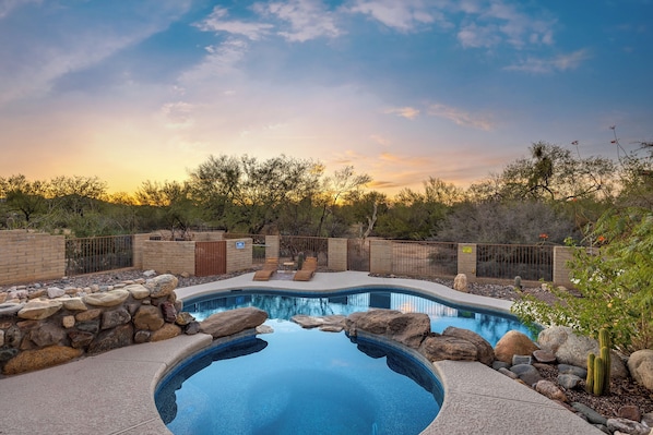 Piscina all'aperto, una piscina riscaldata