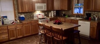 5-bedroom House for Sturgis rally with AC, 4 car garage, 2 blocks off Main St. 