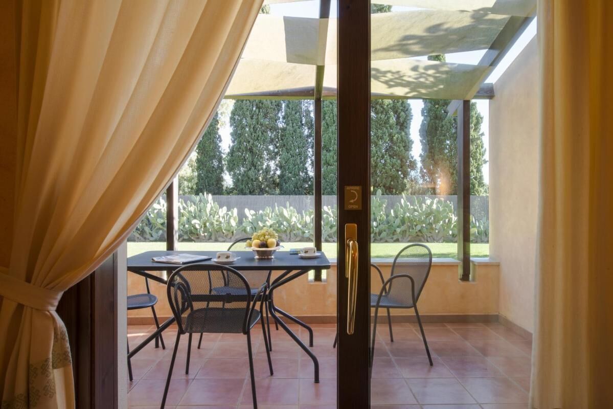 Apartment, 1 Bedroom, Smoking, Patio | Dining