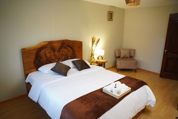 3 chambres, bureau, Wi-Fi gratuit, draps fournis