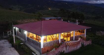 Casa Vacacional con Vista al Chimborazo en Chambo