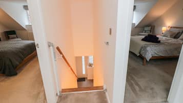 3 makuuhuonetta, yksilöllisesti sisustettu, yksilöllisesti kalustettu