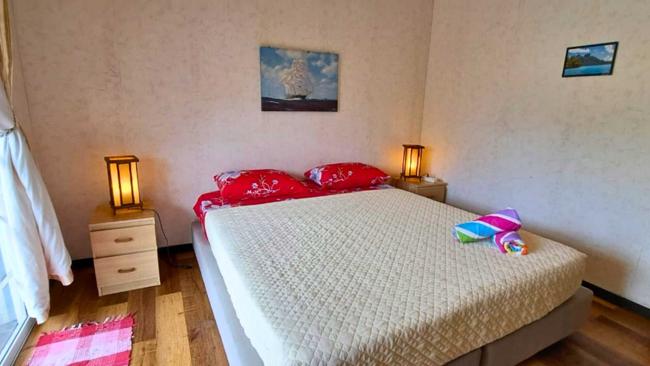 3 makuuhuonetta, ilmainen Wi-Fi, vuodevaatteet