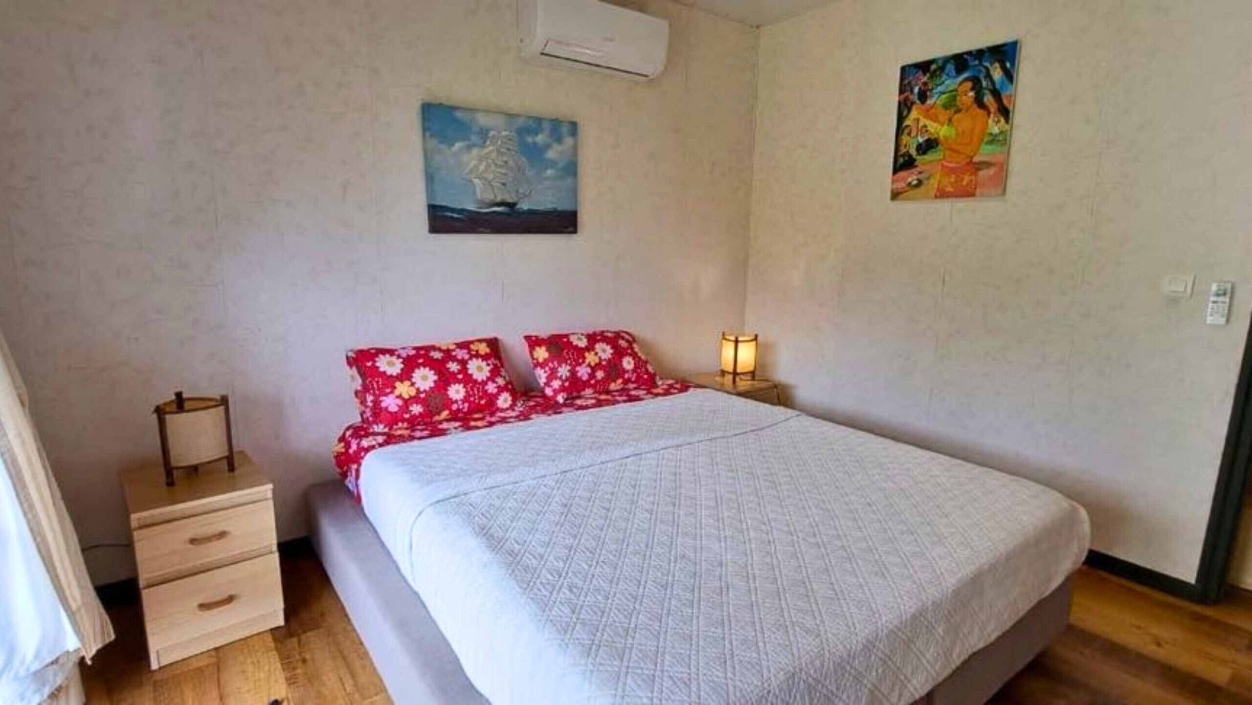 3 bedrooms, bed sheets