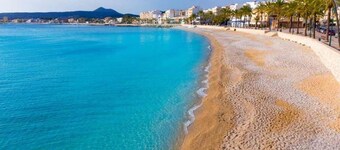 Belle Villa Avec Piscine 5 x 10 m, Grand Jardin Privatif, Proche des Plages