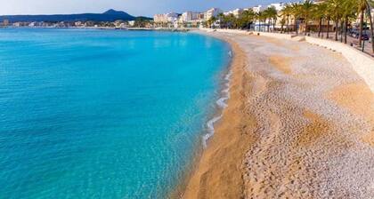 Belle Villa Avec Piscine 5 x 10 m, Grand Jardin Privatif, Proche des Plages