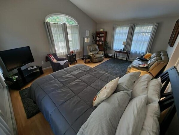 1 bedroom, desk, iron/ironing board, free WiFi