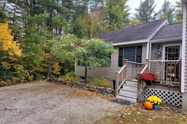 Come relax in NH with privacy and serenity.  Super clean!  Minutes to mountains.