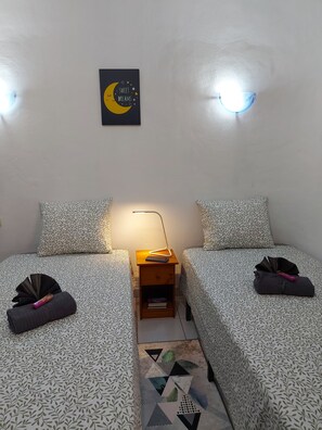 2 Schlafzimmer, Zimmersafe, Schreibtisch, Bügeleisen/Bügelbrett