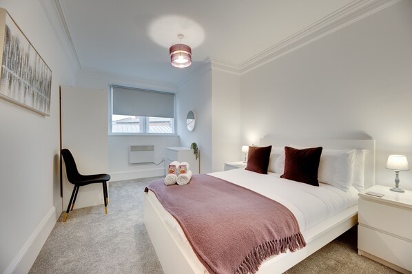 城市公寓 | 3 多间卧室、特色装修、特色家居、办公桌