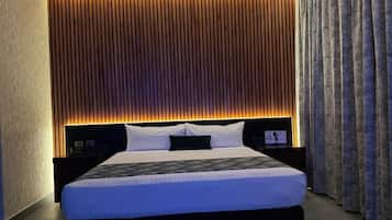 Suíte luxo, banheira de hidromassagem | 1 quarto, espaço de trabalho para notebook, Wi-Fi de cortesia