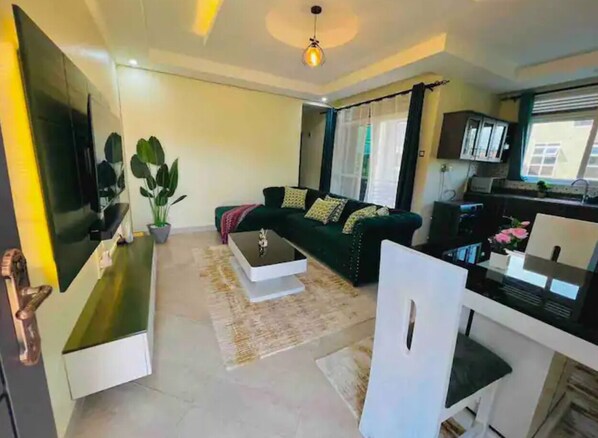 TV - Urban One Bedroom. Naalya (W/Free Airport pickup) (Kampala)