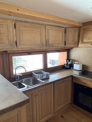 Private kitchen - Beau Chalet à 2050m Daltitude et à Côté des Pistes (La Plagne-Tarentaise)