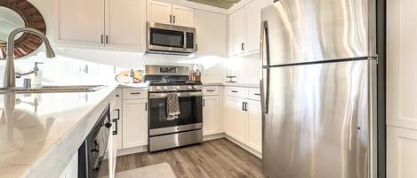 Fridge, microwave, stovetop, dishwasher