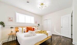 2 bedrooms, iron/ironing board, free WiFi, bed sheets - Retro Vibes - King Bed - Long Stays - Garage - Wi-Fi!
(Edmonton)