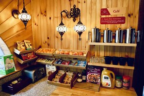 Dining - Treehouse at the Castle (Stanardsville)