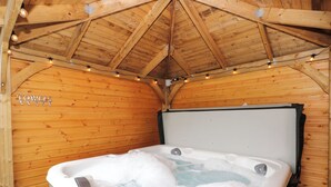 A wooden cabin with a hot tub. - Briars Lea (Windermere)