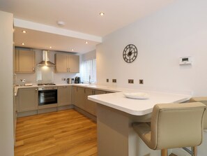 Cottage | Private kitchen | Dishwasher, electric kettle, toaster, cookware/dishes/utensils - Briars Lea (Windermere)