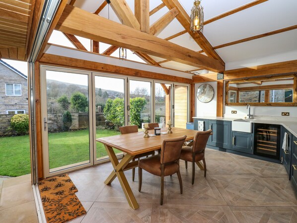 Dining - Moor View (Glossop)