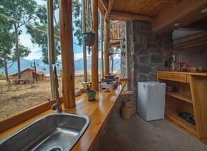 Cookware/dishes/utensils - Cabaña Maras Peru (Maras)
