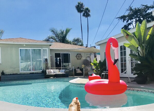 Pool - Cozy Studio Poolside in Mid-City LA with AC & WiFi near METRO Stop -Los Angeles (Los Angeles)