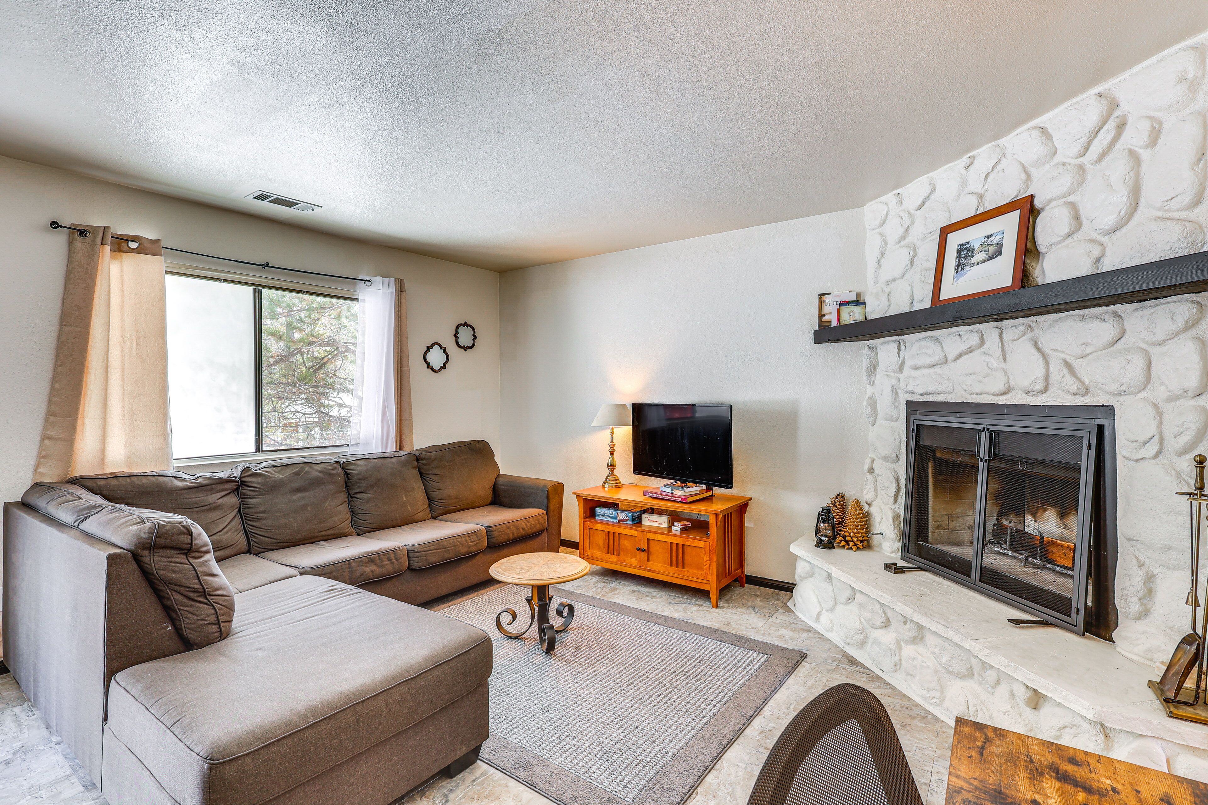 Arrowbear Lake Vacation Rental ~ 5 Mi to Skiing!