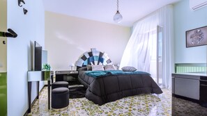 8 chambres, coffres-forts dans les chambres, bureau