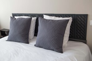 Desk, soundproofing, free WiFi, bed sheets - Appart hôtel Chanzy Angoulême Soyaux (Soyaux)