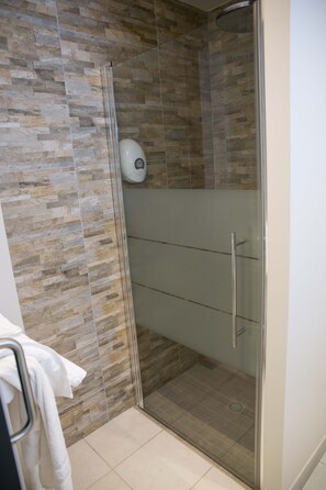 Estudio superior | Baño | Amenidades de baño gratuitas y secadora de cabello