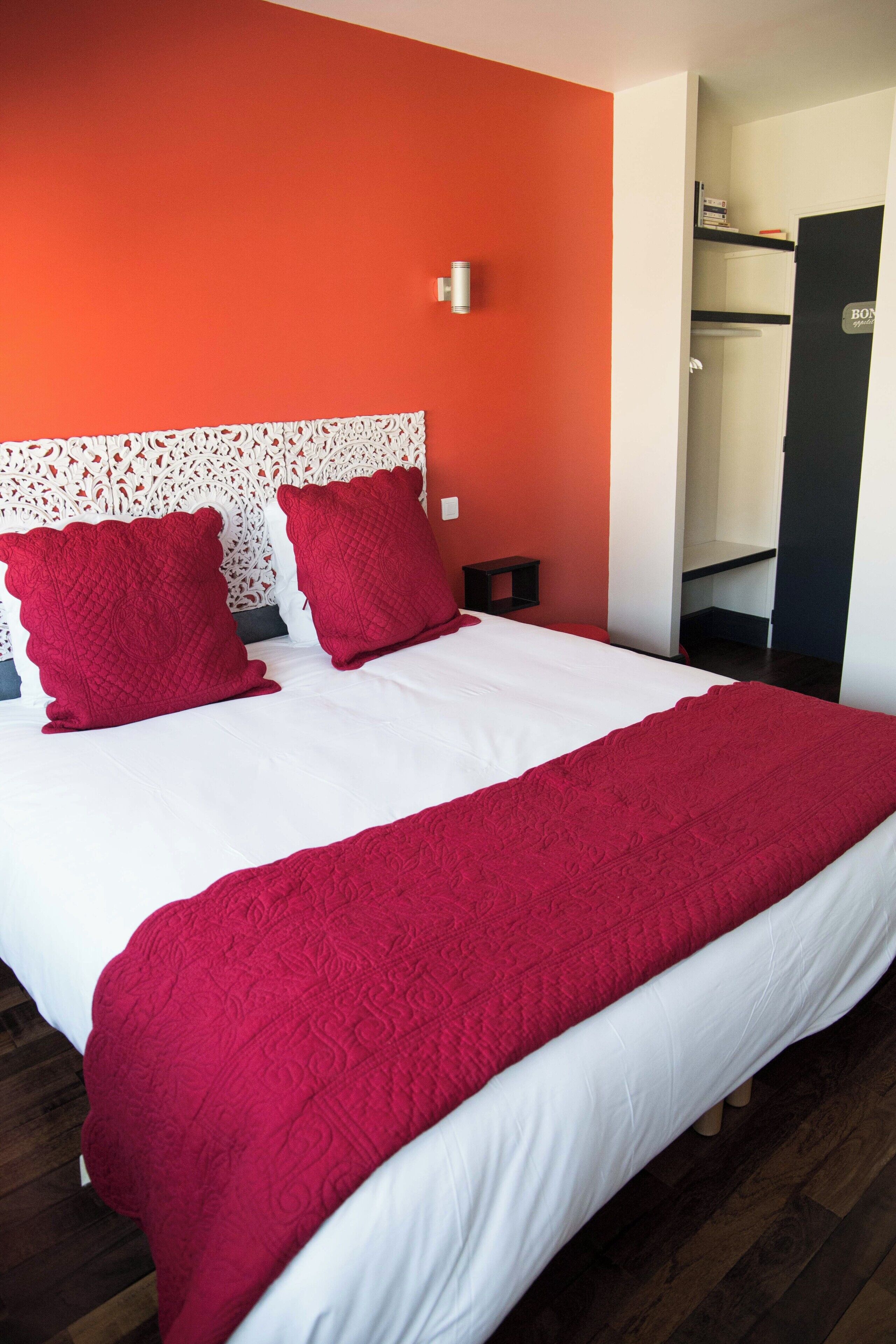 書桌、隔音、免費 Wi-Fi、床單