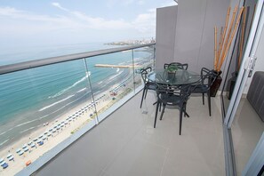 Basic Apartment | Outdoor dining