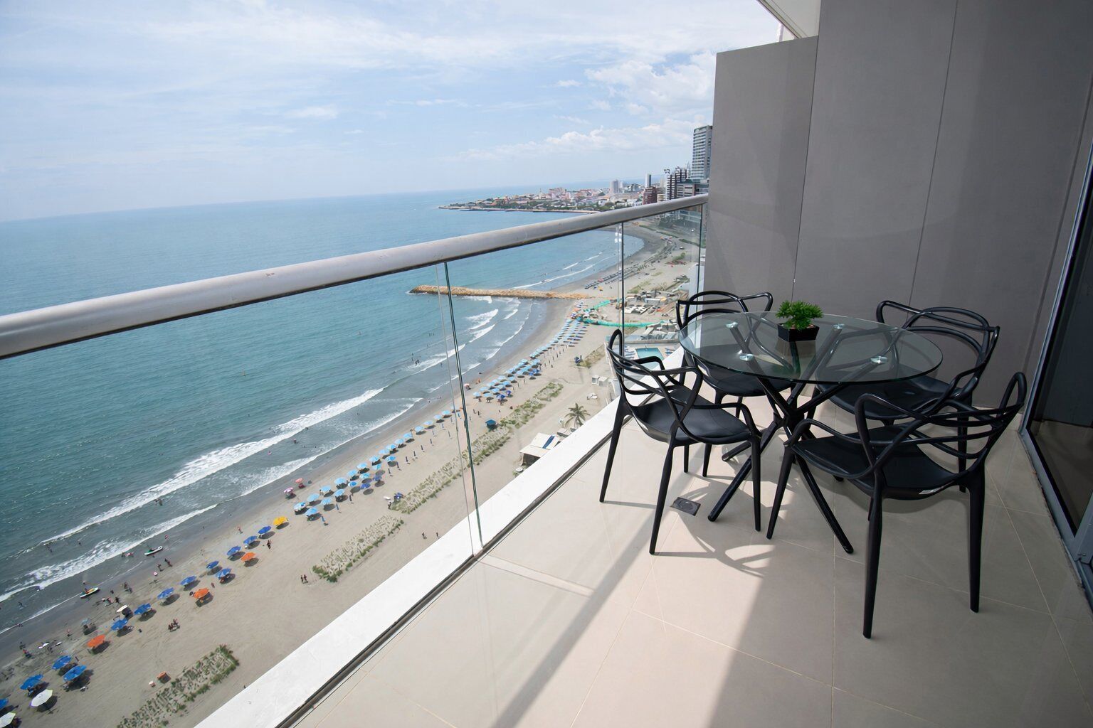 Basic Apartment | Outdoor dining