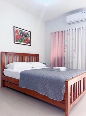 1 bedroom, iron/ironing board, WiFi, bed sheets - Transient House Orani (Orani)