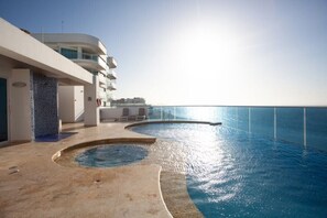 Outdoor pool - Luxury Oceanfront Penthouse with Maid included
 (La Boquilla)