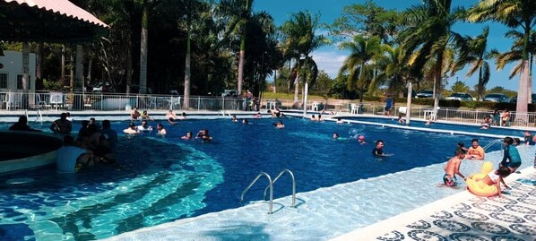2 outdoor pools
