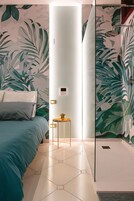 1 habitación, cubrecamas, colchones con efecto memoria y minibar 