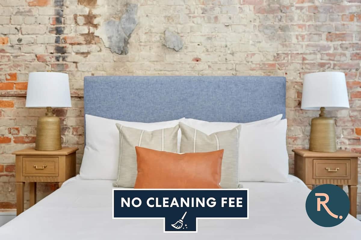 Suite studio | Espace de travail pour ordinateurs portables, fer et planche Ă repasser