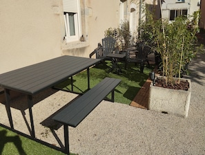 Outdoor dining - Appartement de la Fontaine (Gy)