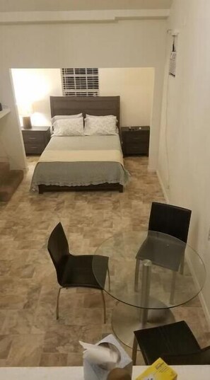 2 室のベッドルーム、アイロン / アイロン台、WiFi、ベッドシーツ