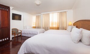 Basic Triple Room, 1 Bedroom | Premium bedding, desk, free WiFi, bed sheets - Hotel Tourblanche (Quito)